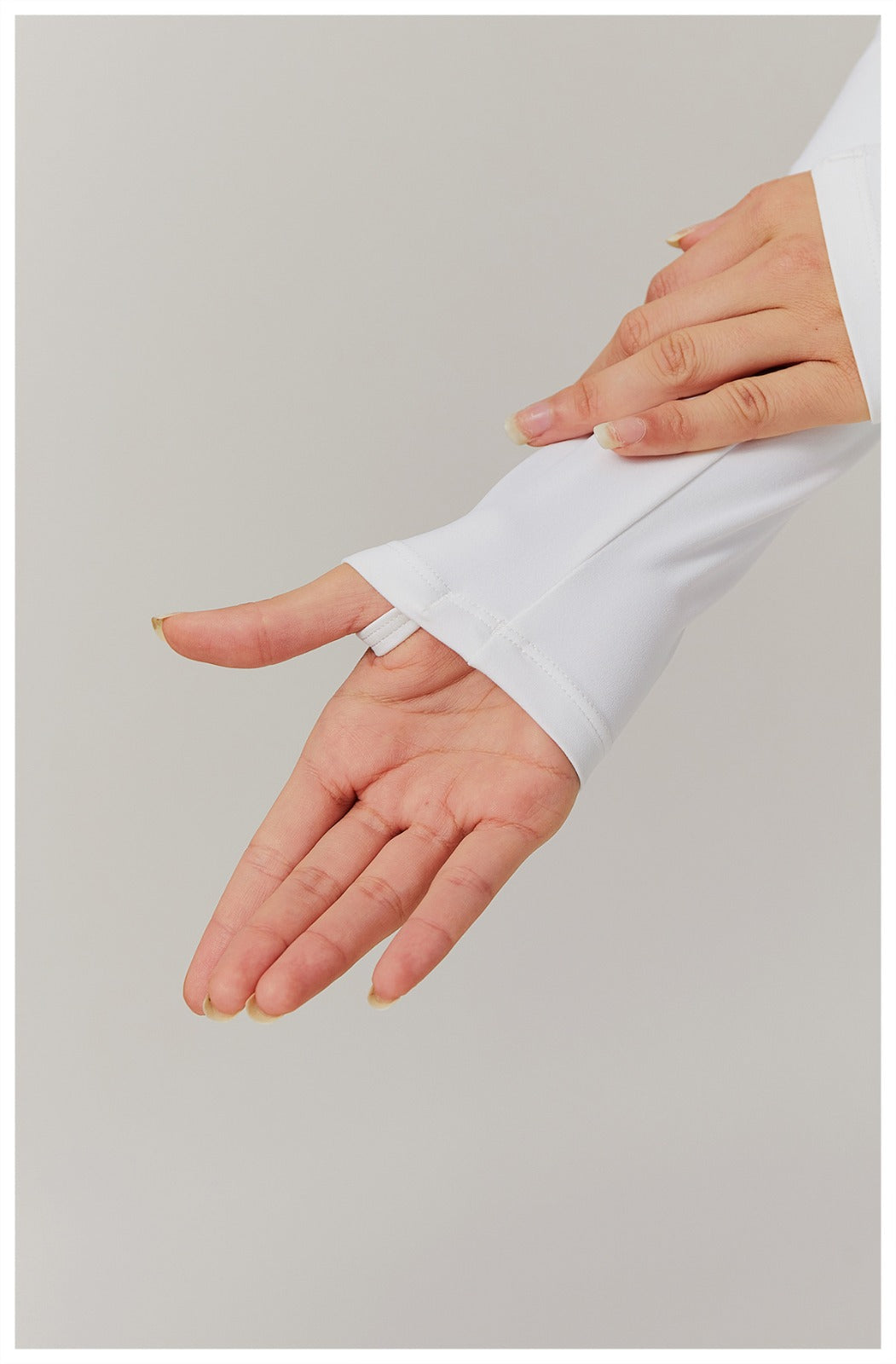 Thumbhole sleeve detail on women’s full-zip performance jacket – Style Luxe